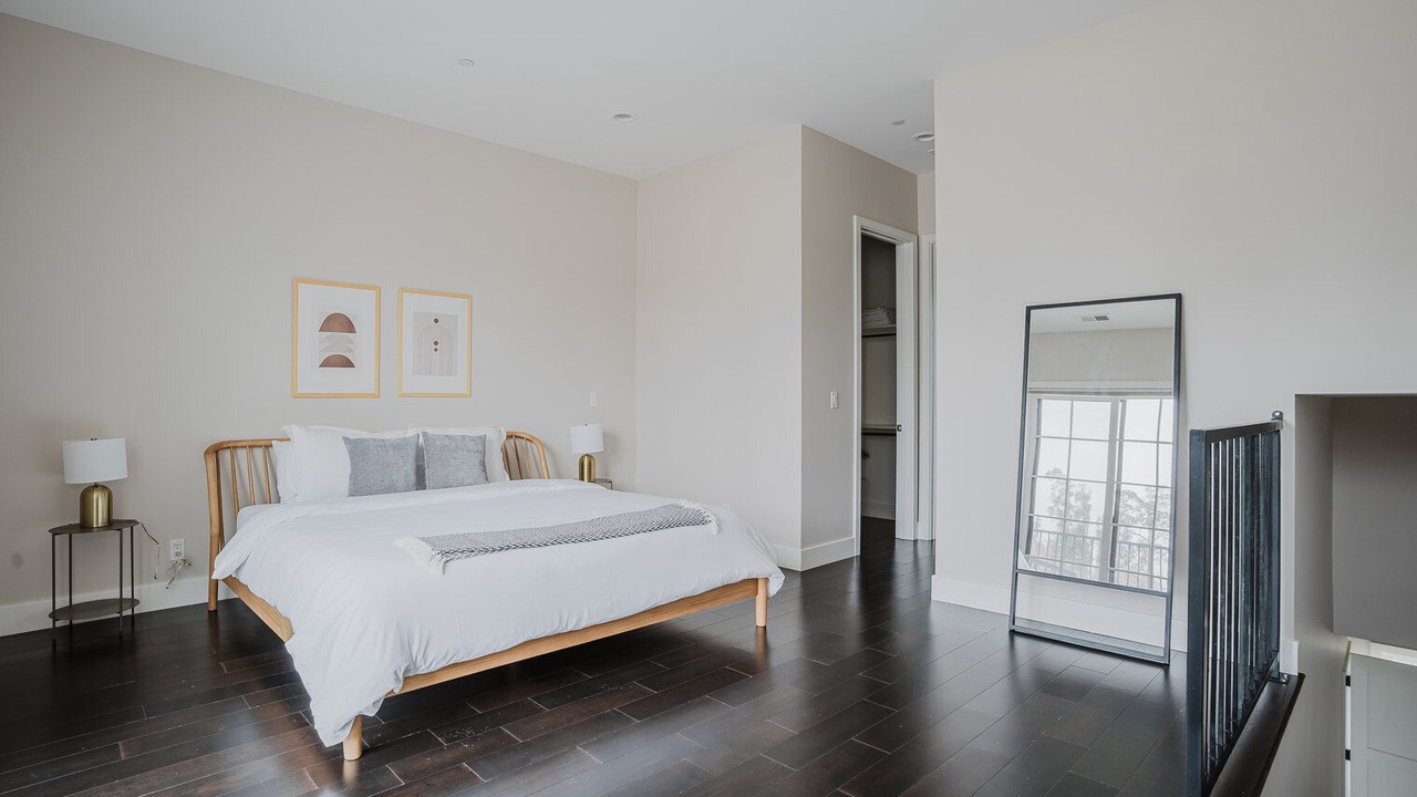Photo of Bedroom in Downtown Burlingame