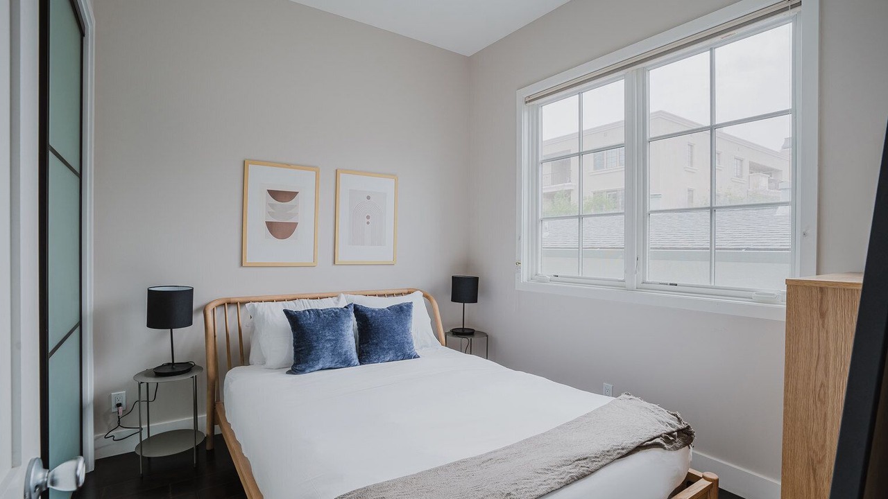 Photo of Bedroom in Downtown Burlingame