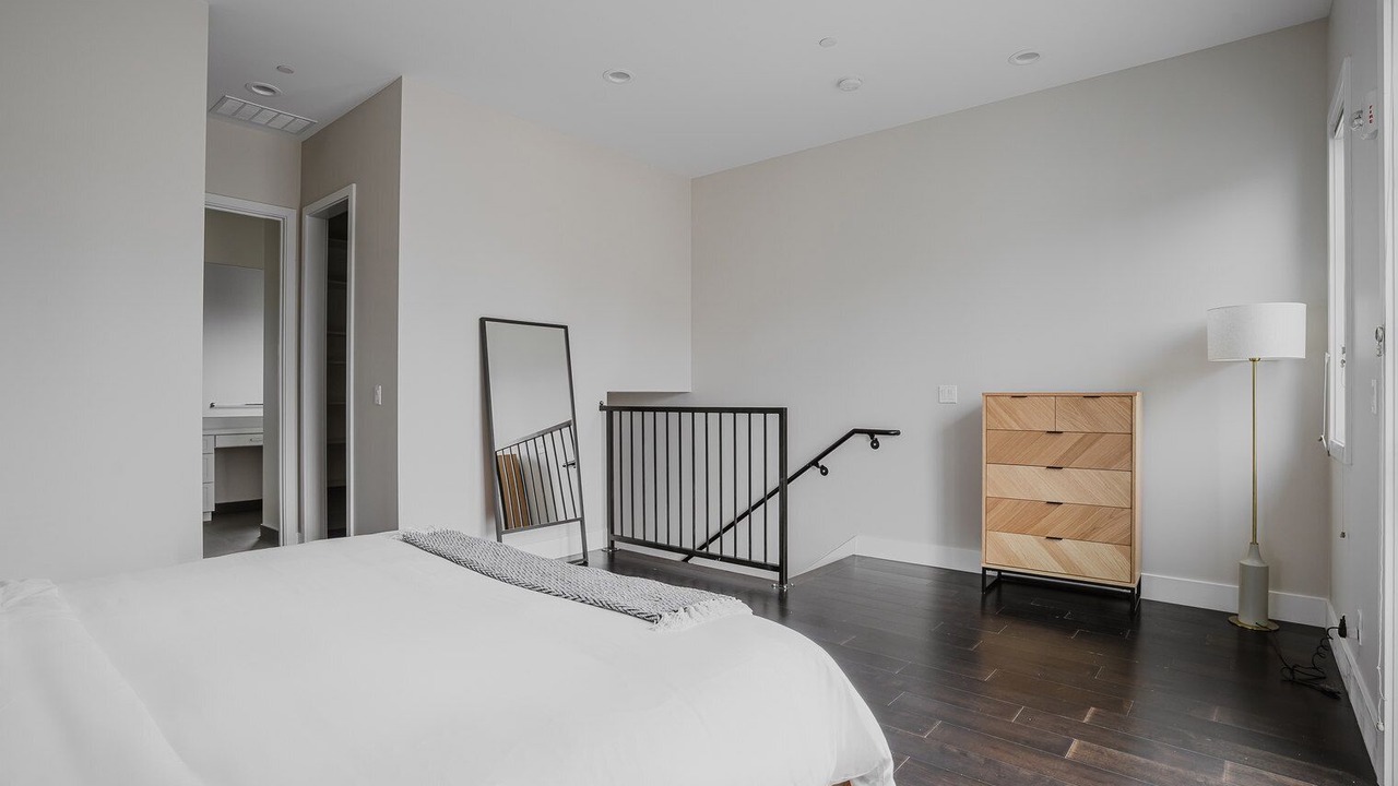 Photo of Bedroom in Downtown Burlingame