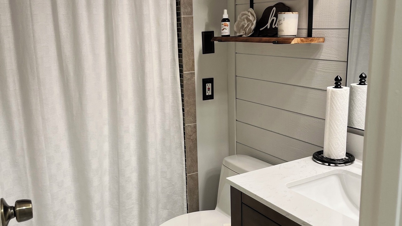 Photo of Bathroom in Grogan's Mill