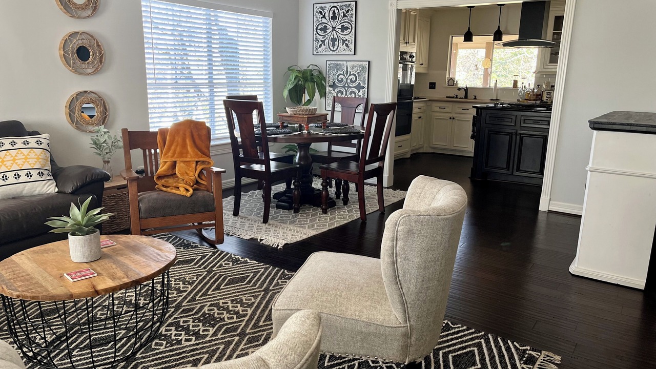 Photo of Livingroom in Grogan's Mill