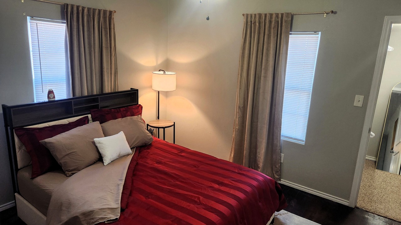 Photo of Bedroom in Northwest Los Angeles Heights