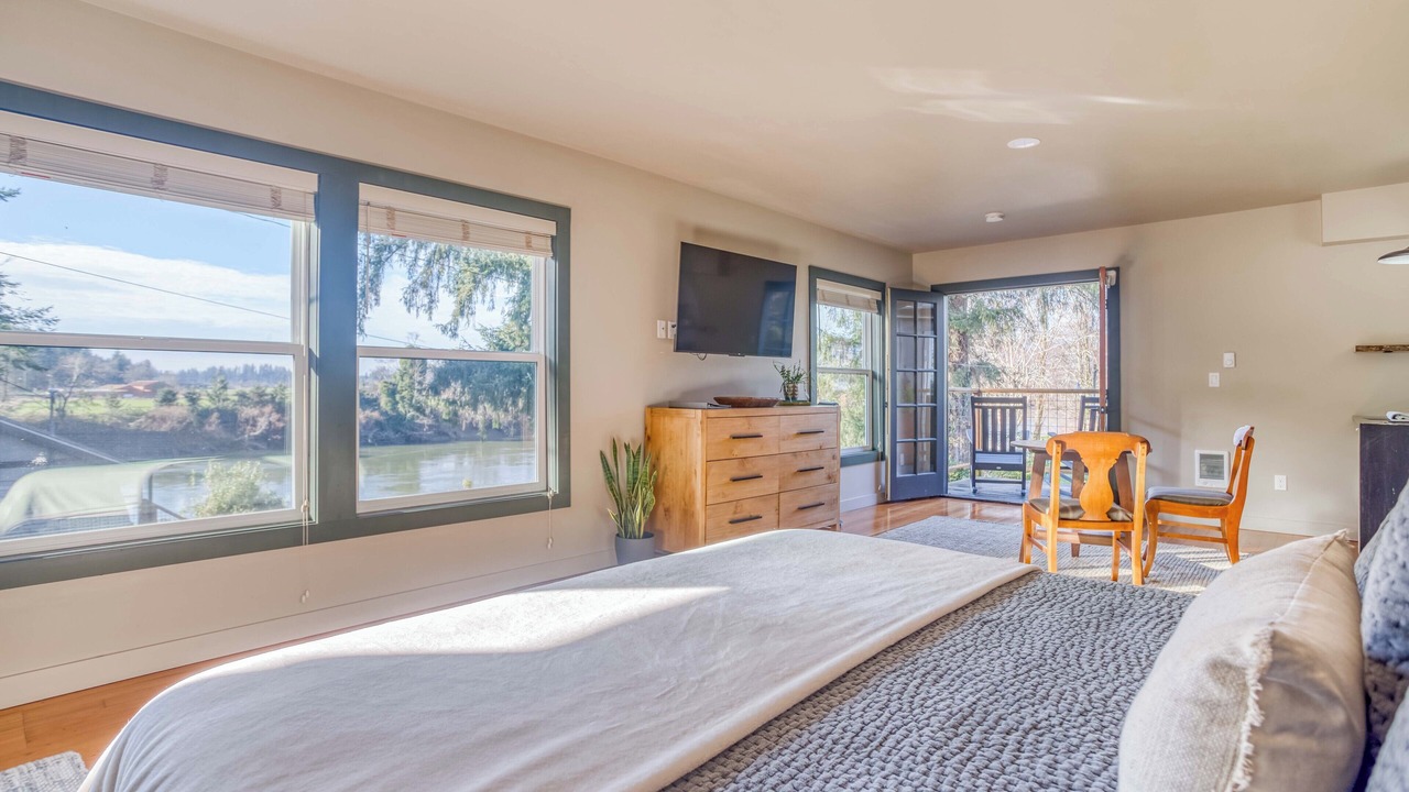 Photo of Others in Nehalem