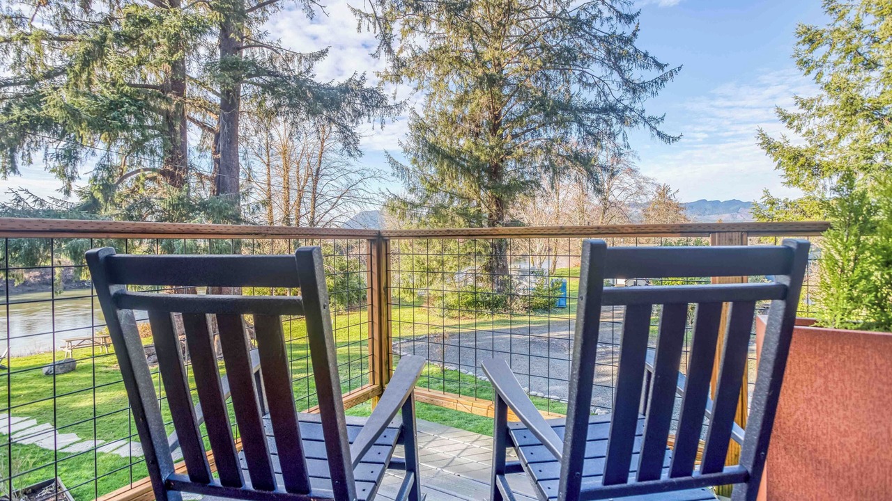 Photo of Others in Nehalem