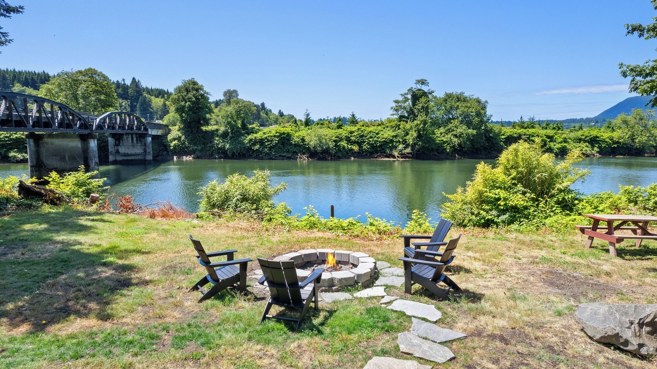 Photo of Others in Nehalem