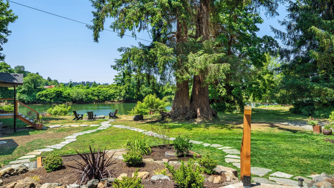 Photo of Others in Nehalem