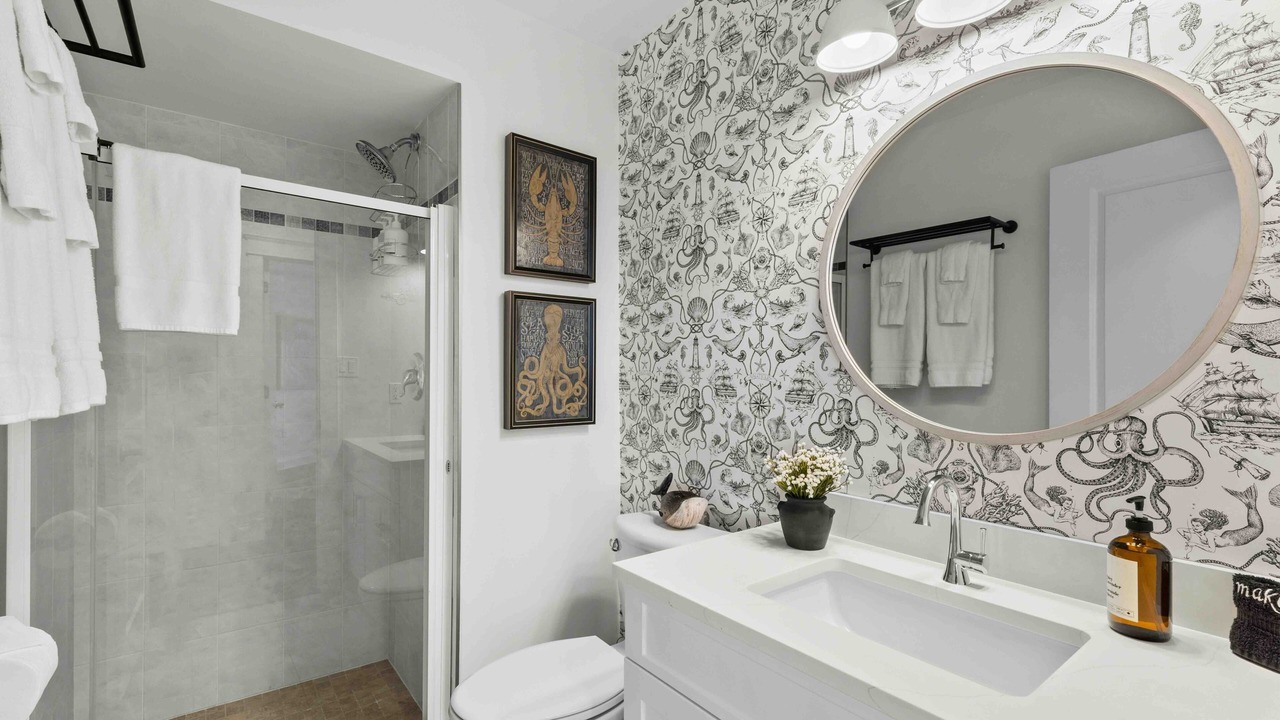 Photo of Bathroom in Queens Square