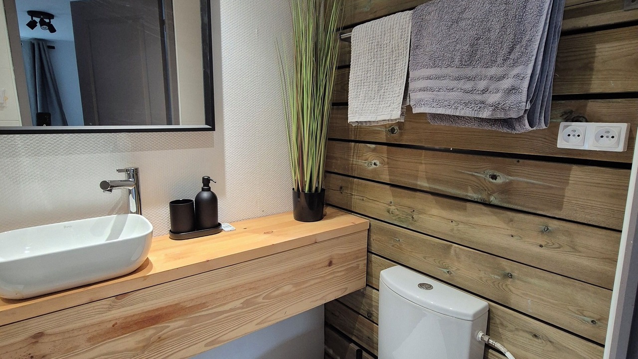 Photo of Bathroom in Barr