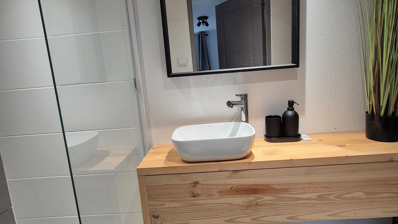 Photo of Bathroom in Barr