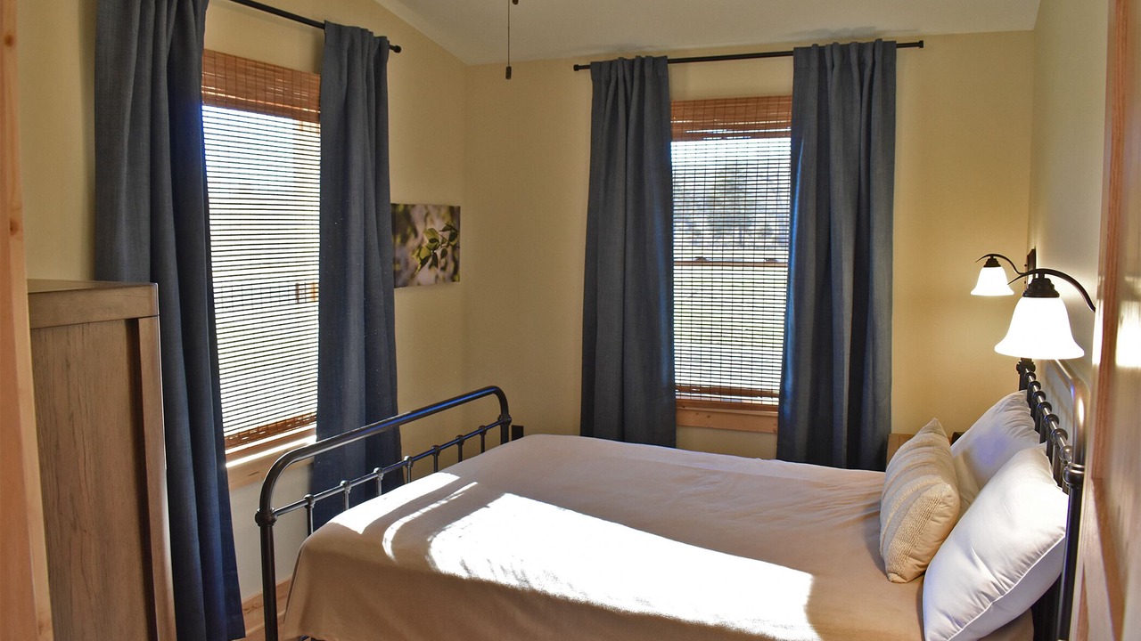 Photo of Bedroom in Black