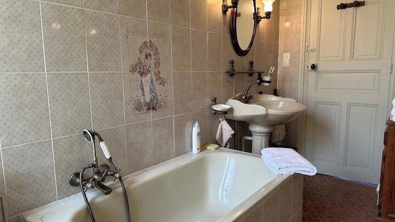 Photo of Bathroom in Saint-Hippolyte-de-Caton