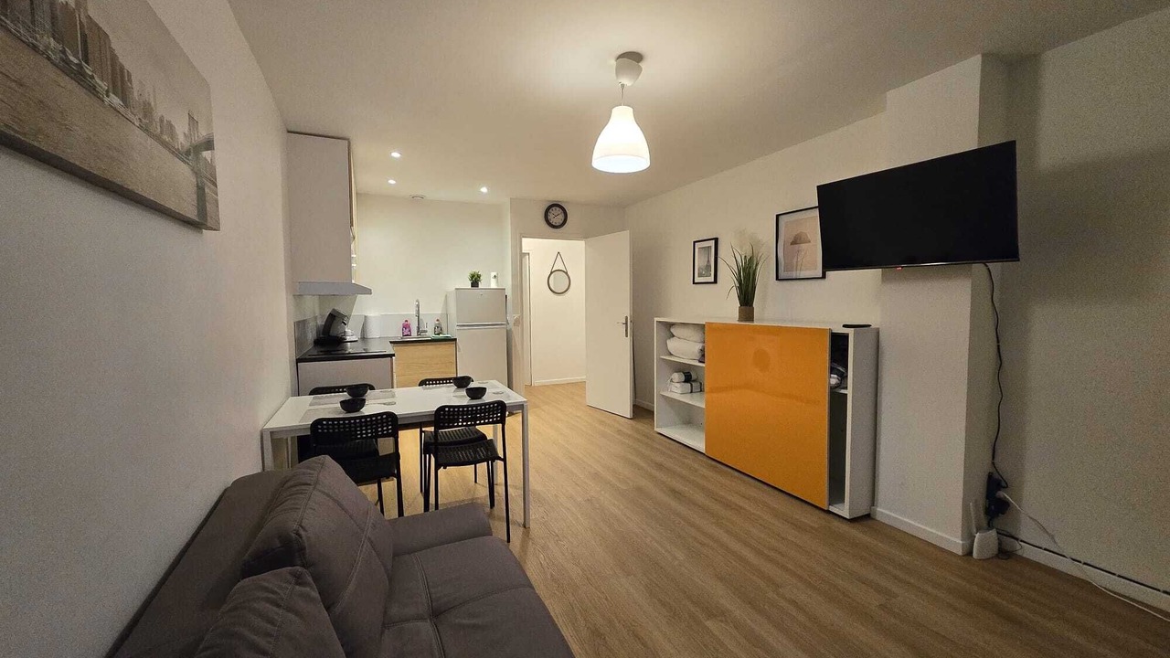 Photo of Livingroom in 19th Arrondissement