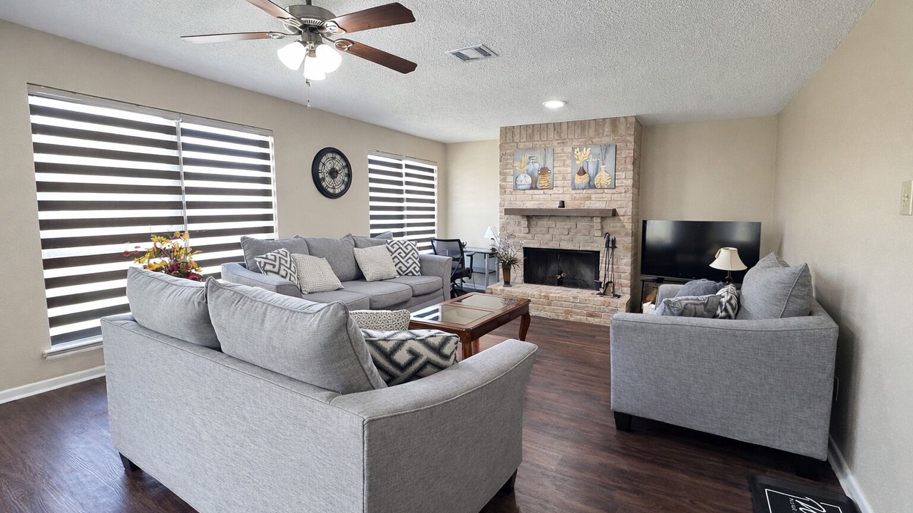 Photo of Livingroom in Northeast Houston
