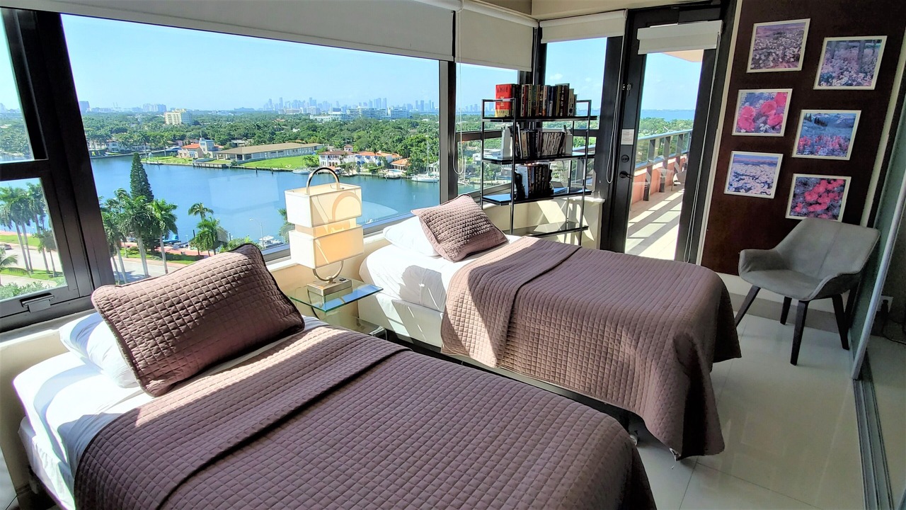 Photo of Bedroom in Mid Beach