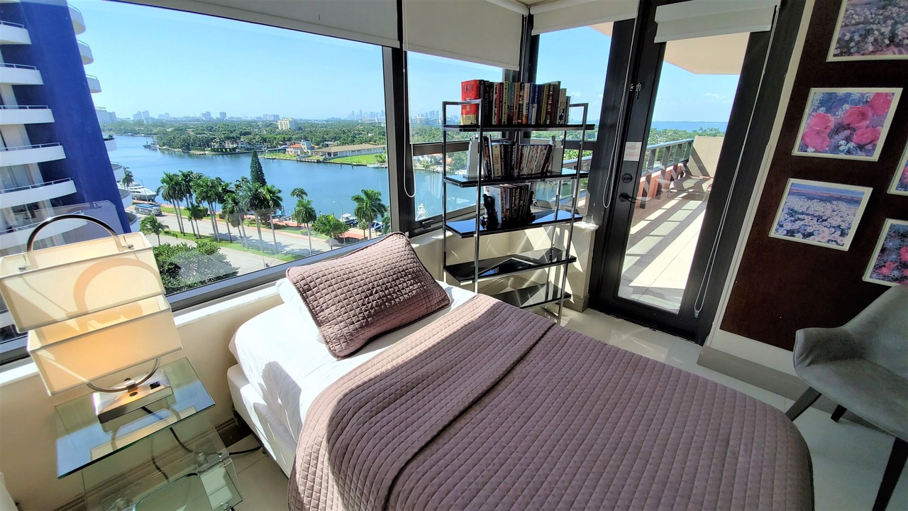 Photo of Bedroom in Mid Beach