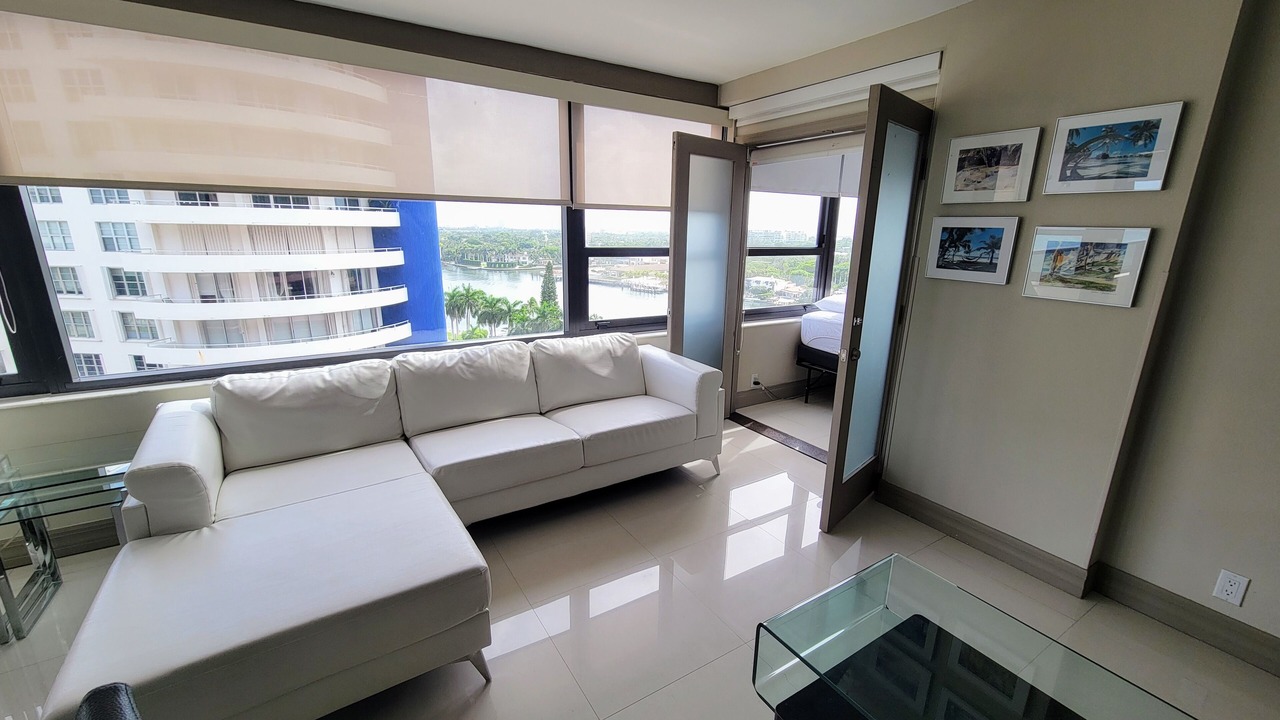 Photo of Livingroom in Mid Beach
