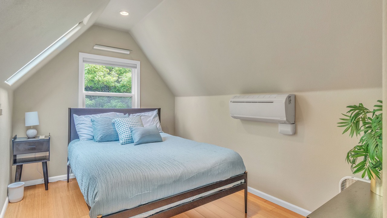 Photo of Bedroom in Southeast Salem