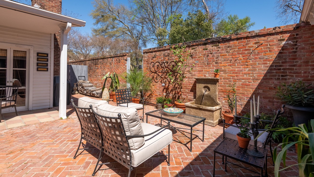 Photo of Patio Balcony in Natchez