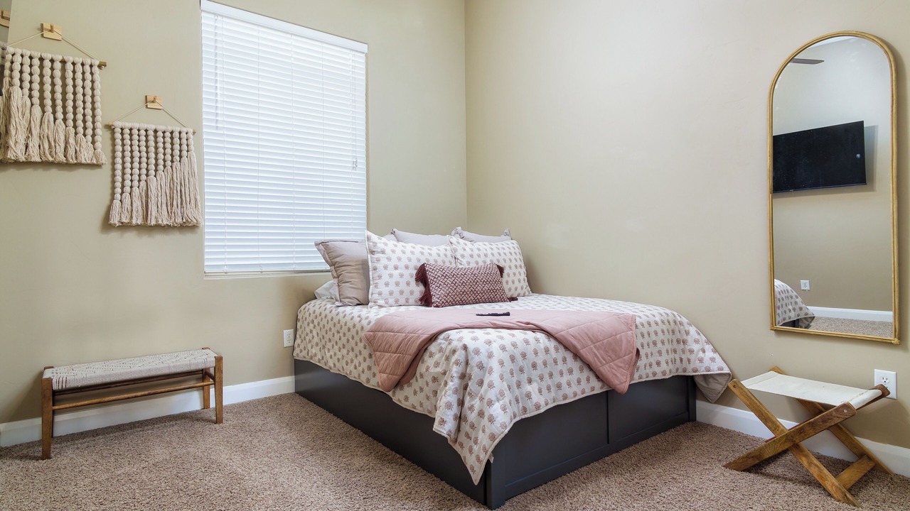 Photo of Bedroom in Hurricane
