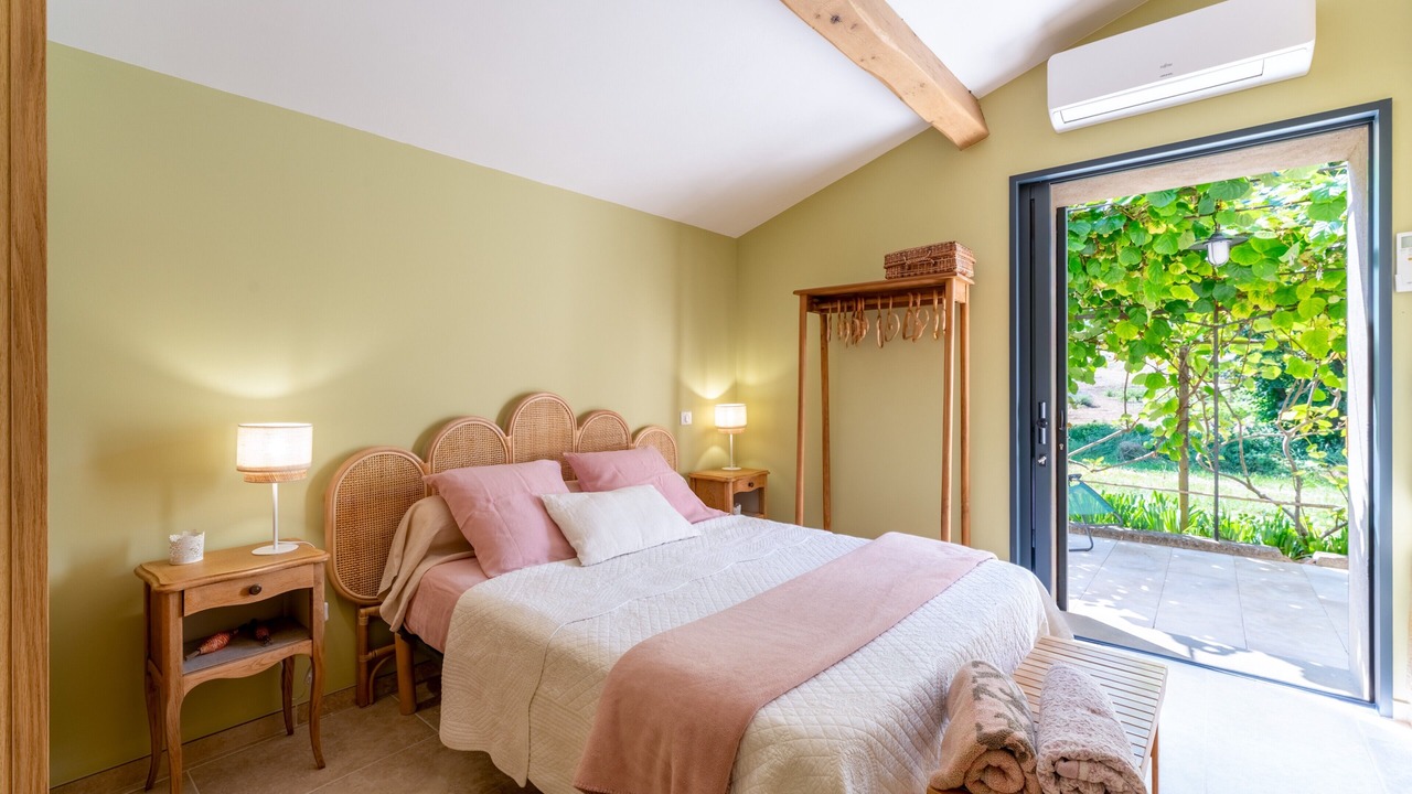 Photo of Bedroom in Malaucene