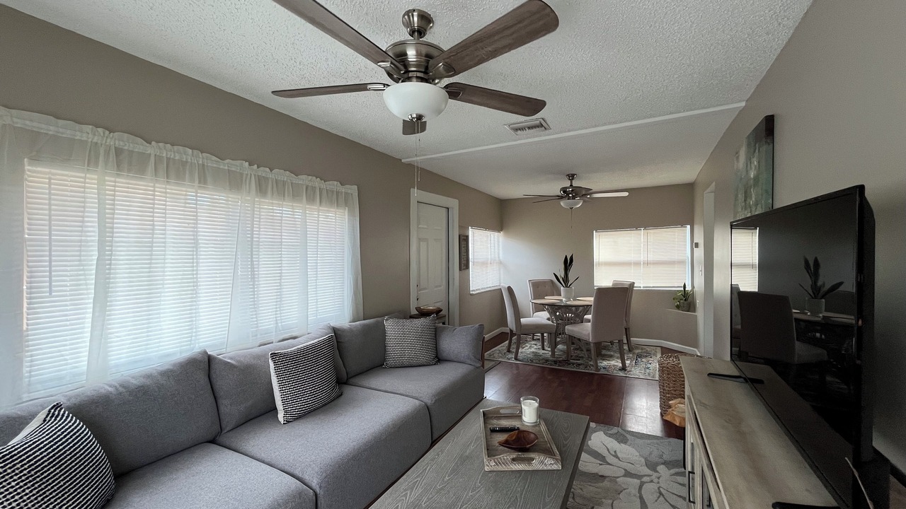Photo of Livingroom in Historic Uptown