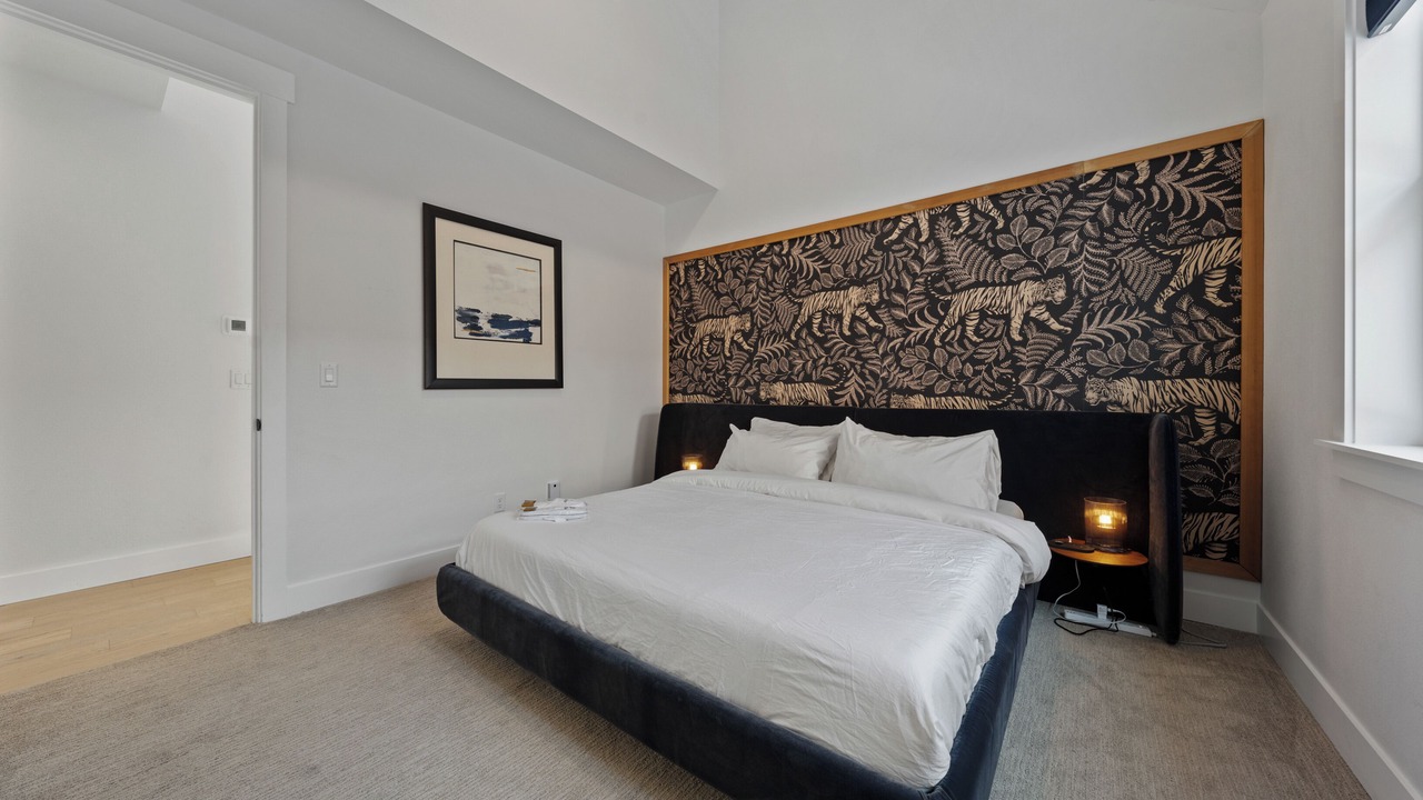 Photo of Bedroom in Roslyn