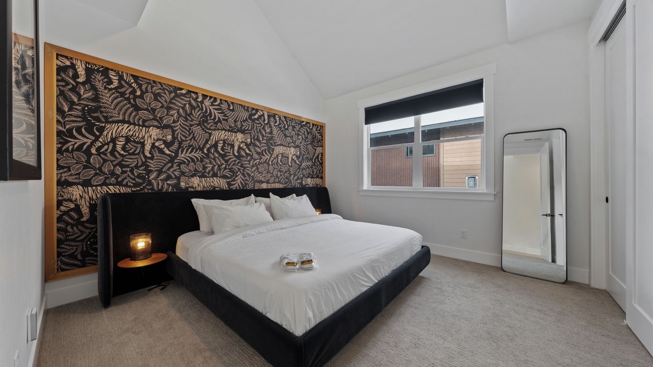 Photo of Bedroom in Roslyn