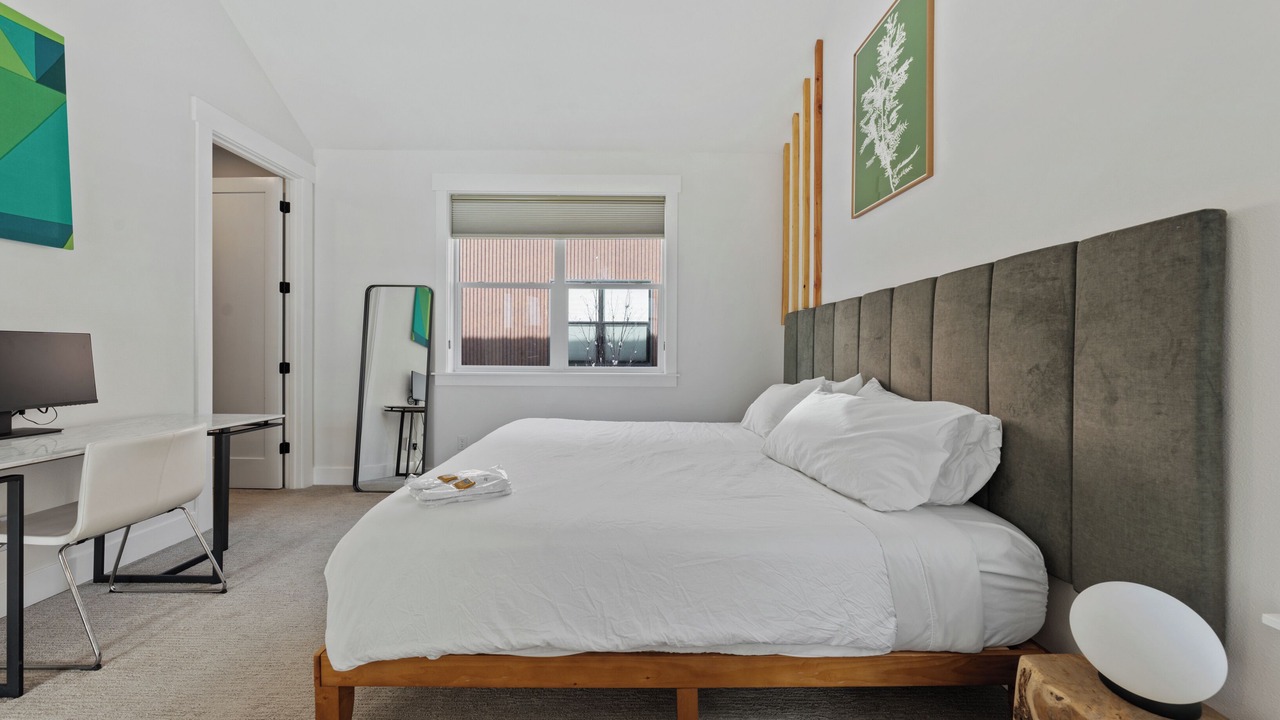 Photo of Bedroom in Roslyn