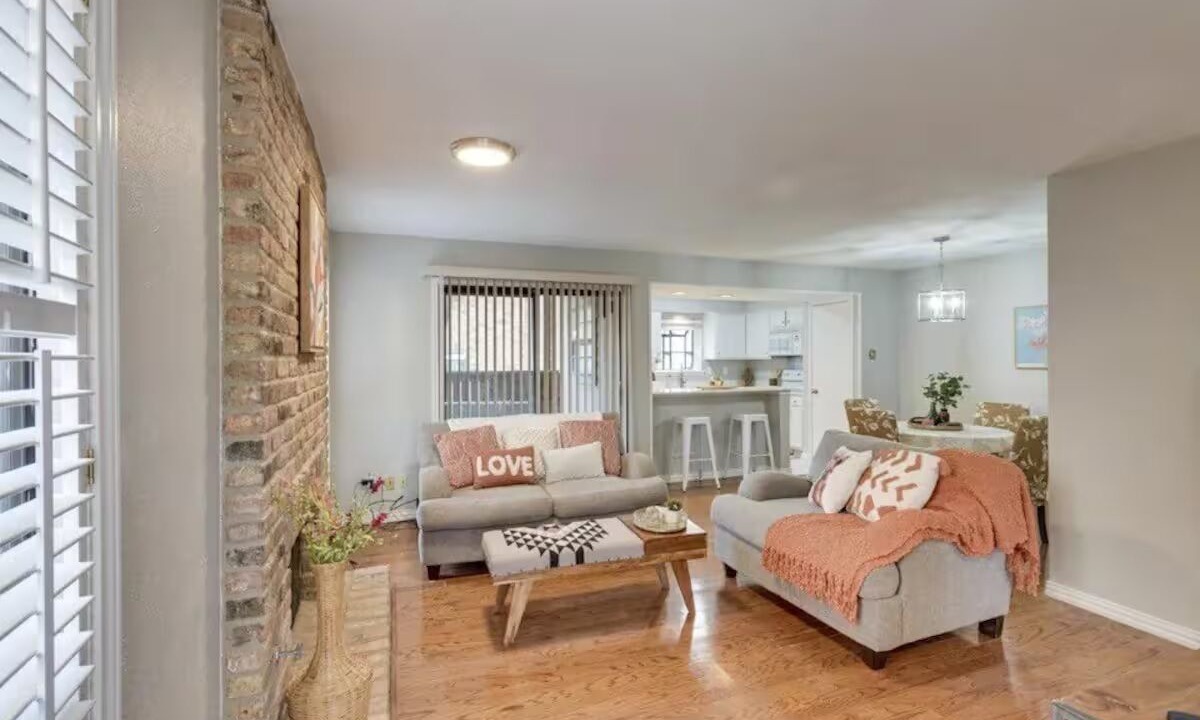 Photo of Livingroom in Far North Dallas