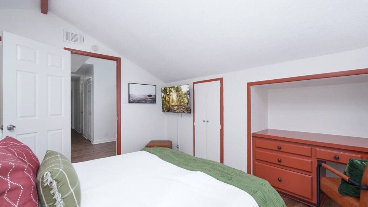 Photo of Bedroom in Whispering Oaks