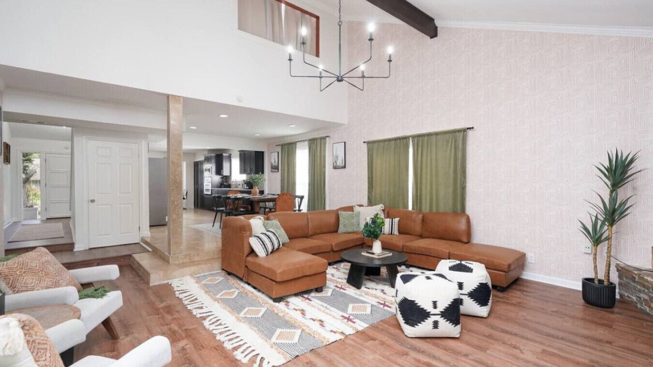 Photo of Livingroom in Whispering Oaks