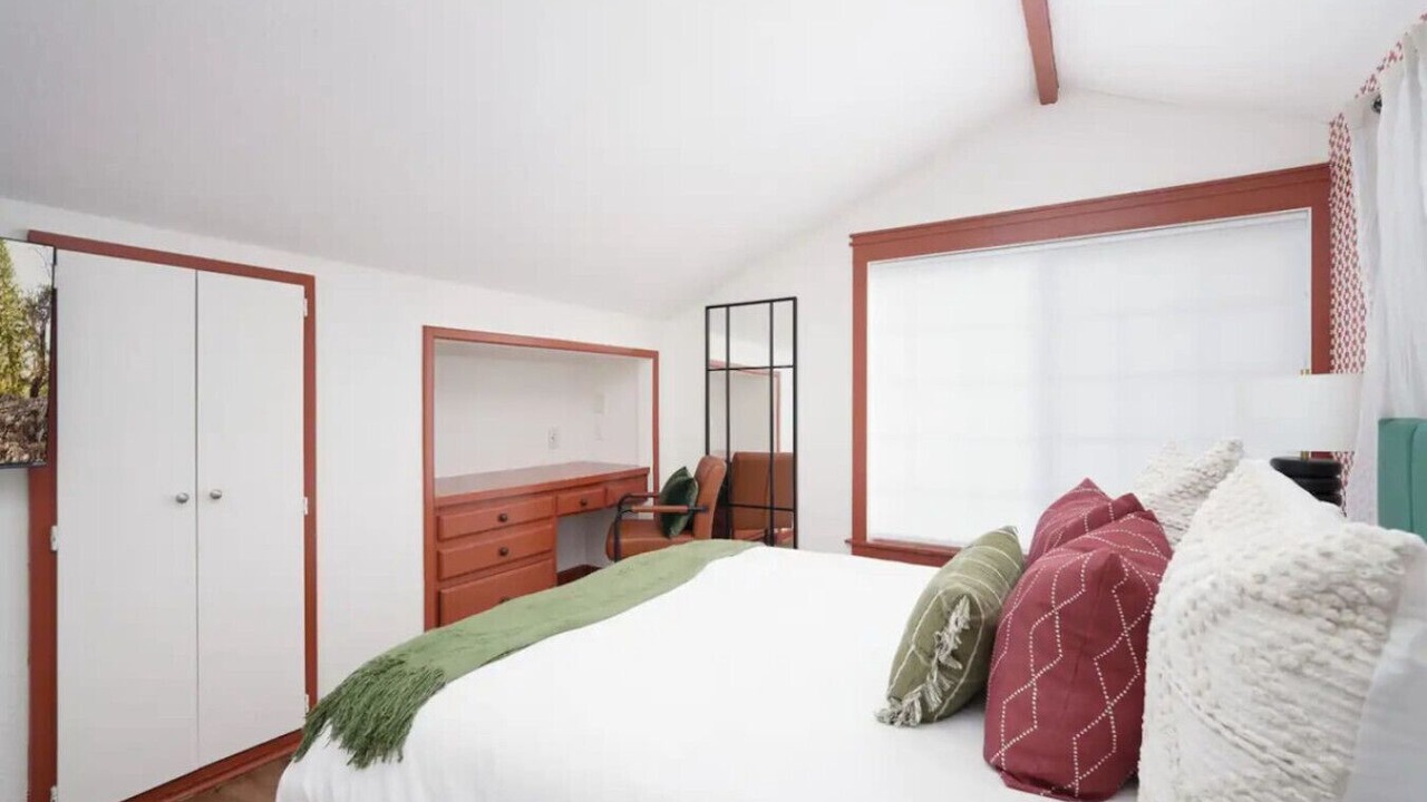 Photo of Bedroom in Whispering Oaks