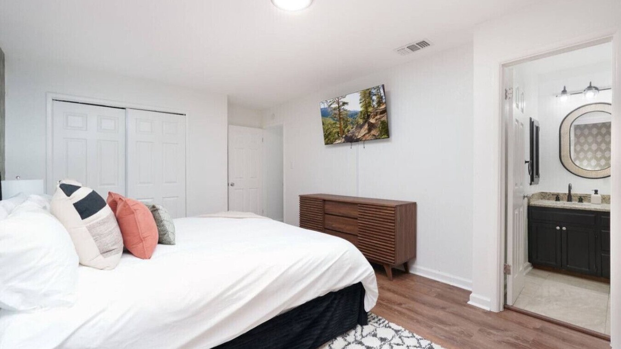 Photo of Bedroom in Whispering Oaks