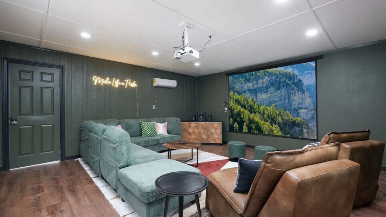 Photo of Livingroom in Whispering Oaks