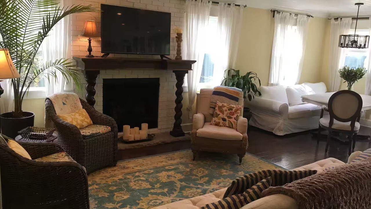Photo of Livingroom in Five Points