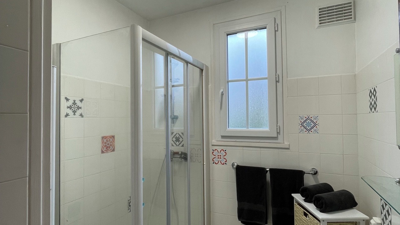 Photo of Bathroom in Saint-Aignan