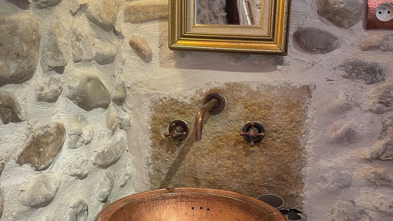 Photo of Bathroom in Violes