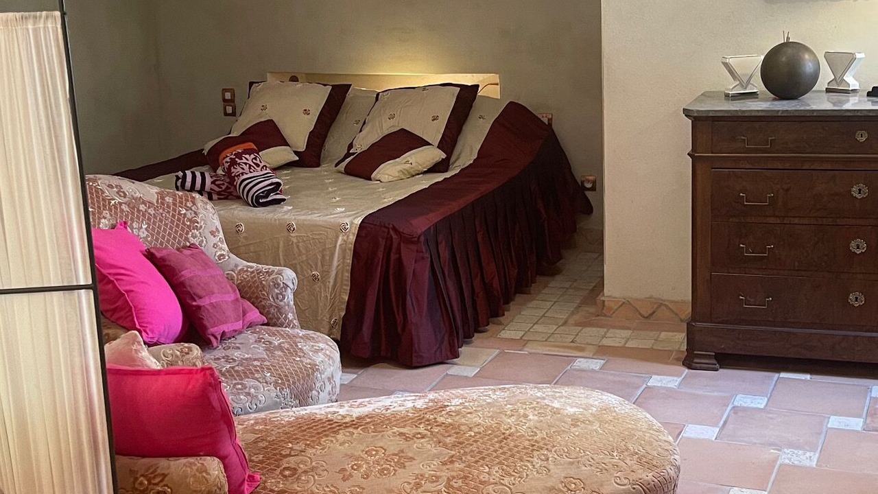 Photo of Bedroom in Violes