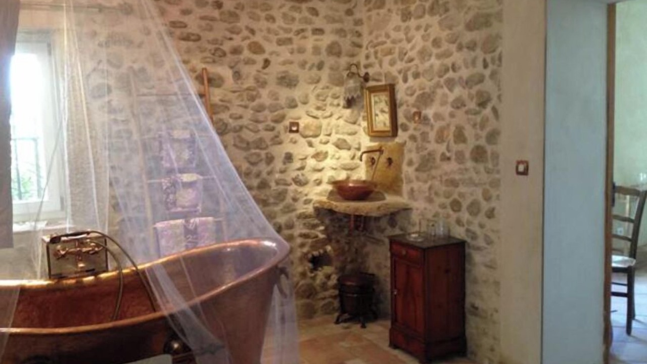 Photo of Bathroom in Violes