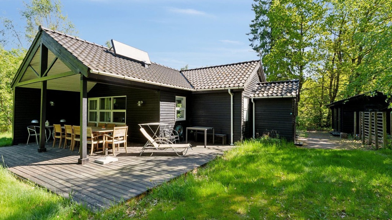 Photo of Others in Skygge