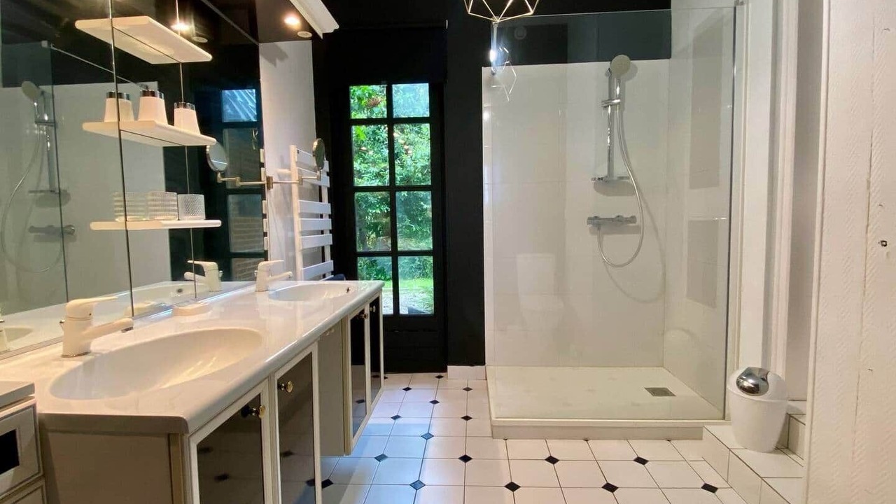 Photo of Bathroom in Saint-Josse