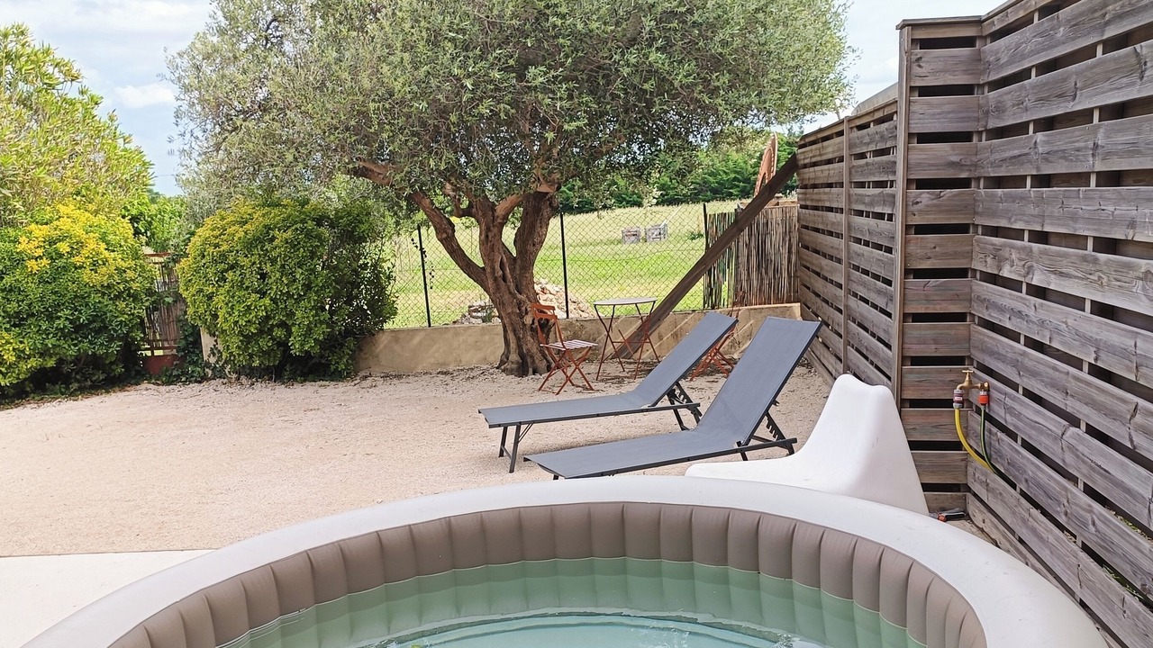 Photo of Outdoor in Camaret-sur-Aigues