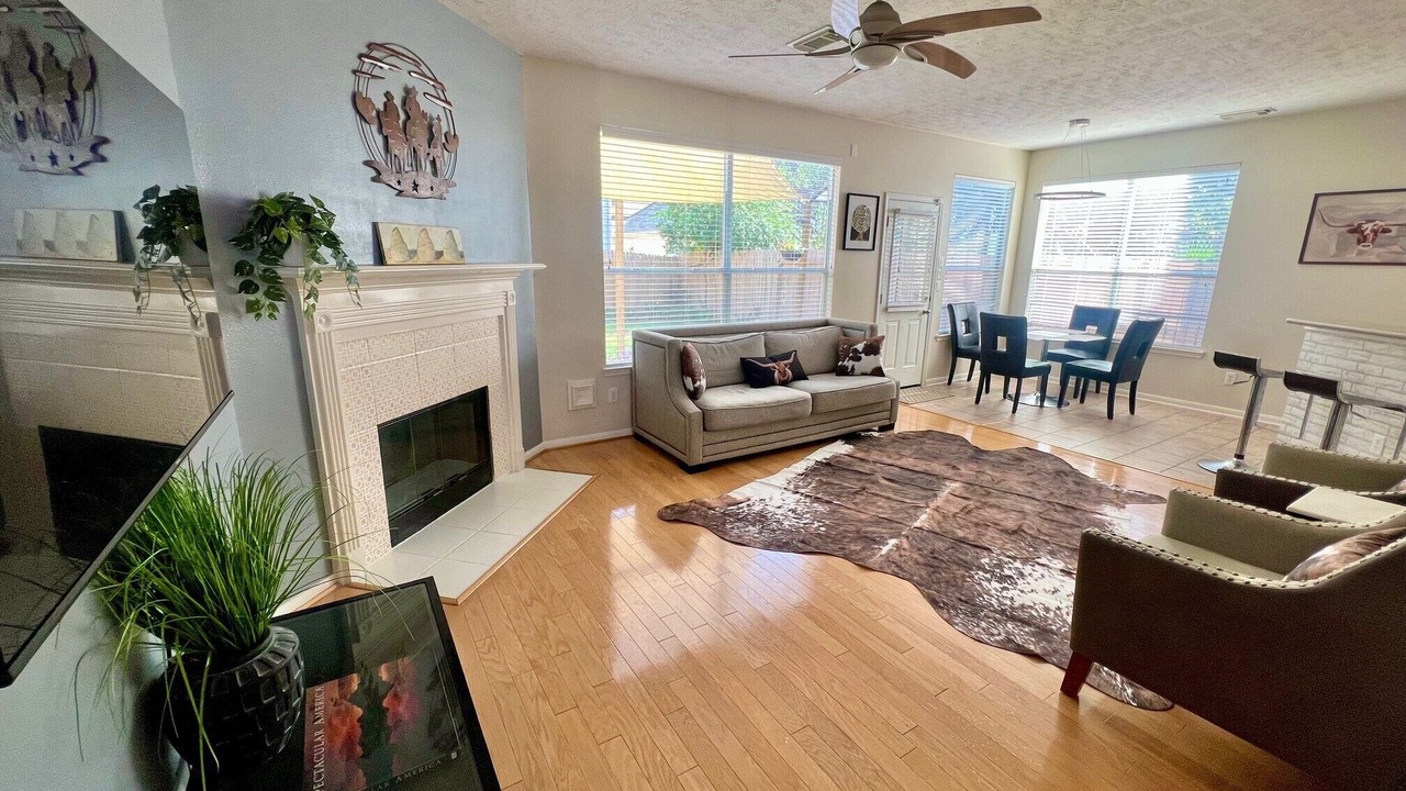 Photo of Livingroom in Westchase