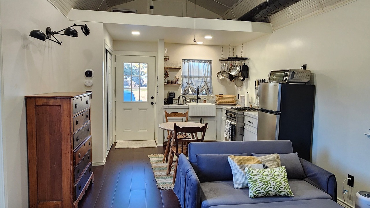 Photo of Livingroom in Staples