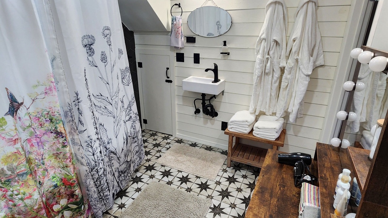 Photo of Bathroom in Staples