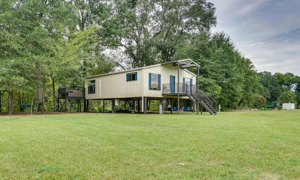 Photo of Outdoor in Golden