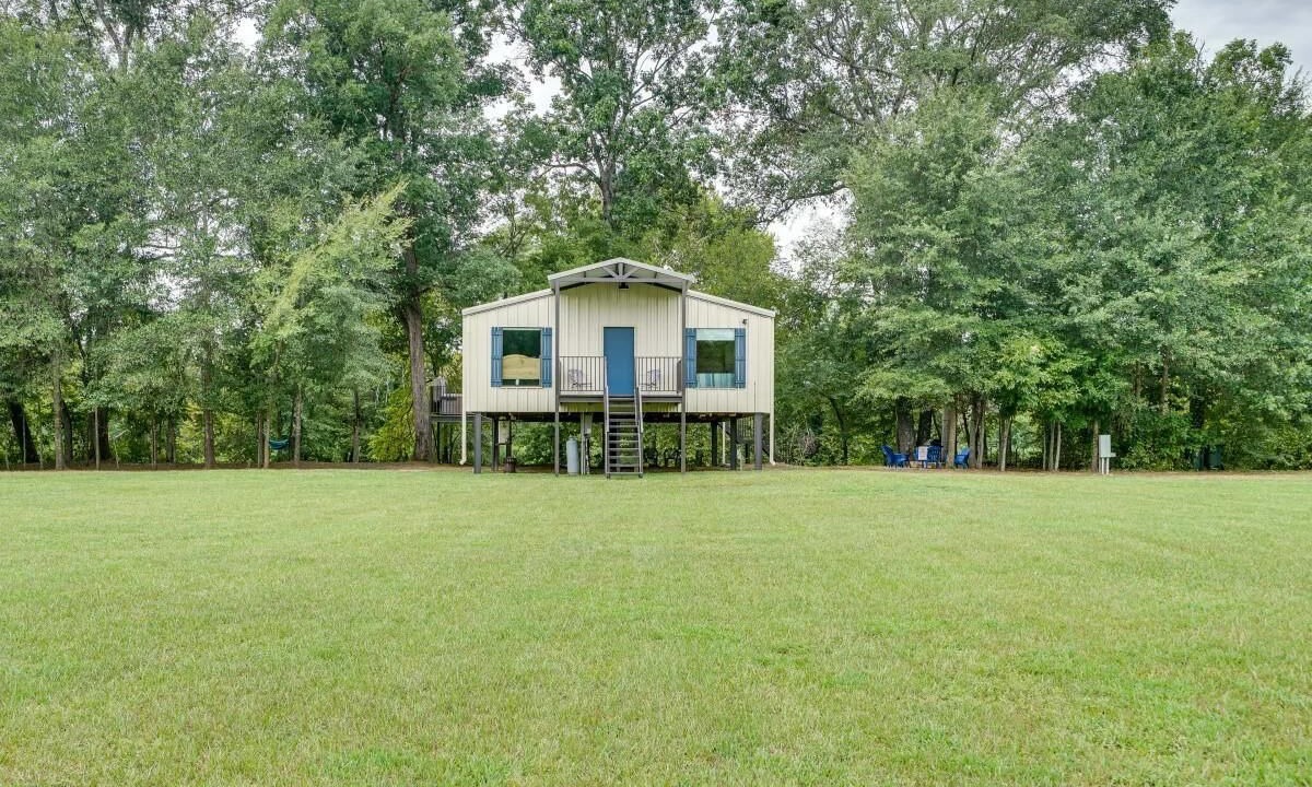 Photo of Outdoor in Golden