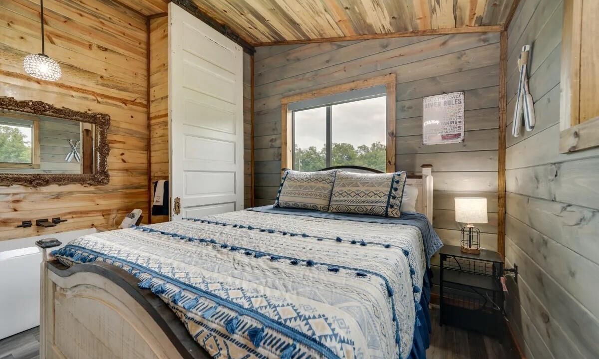 Photo of Bedroom in Golden