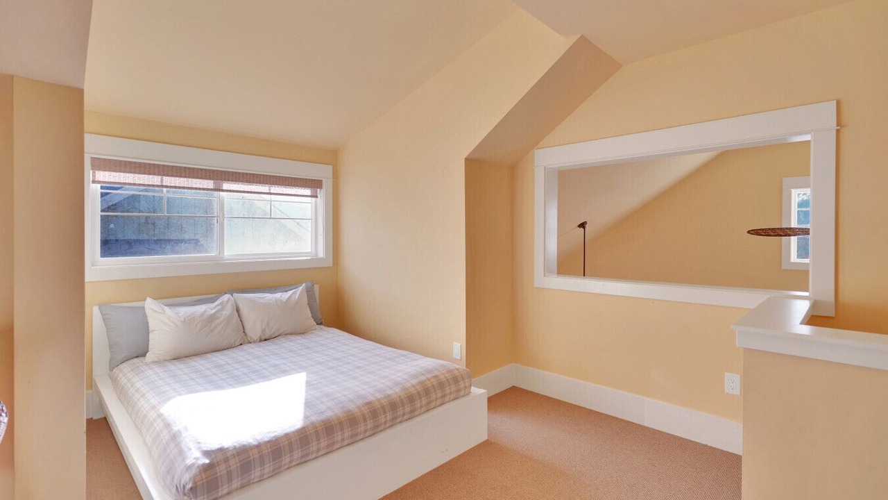 Photo of Bedroom in Oroville