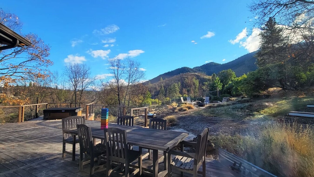 Photo of Outdoor in Ashland
